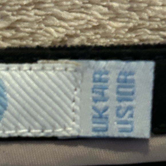 Boden,Black Velvet crop Pant,sz 10,worn once,per. cond.side zipper,side pockets - Picture 6 of 10